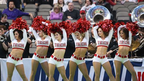 How to Incorporate Mascot Gear into Cheerleading Choreography